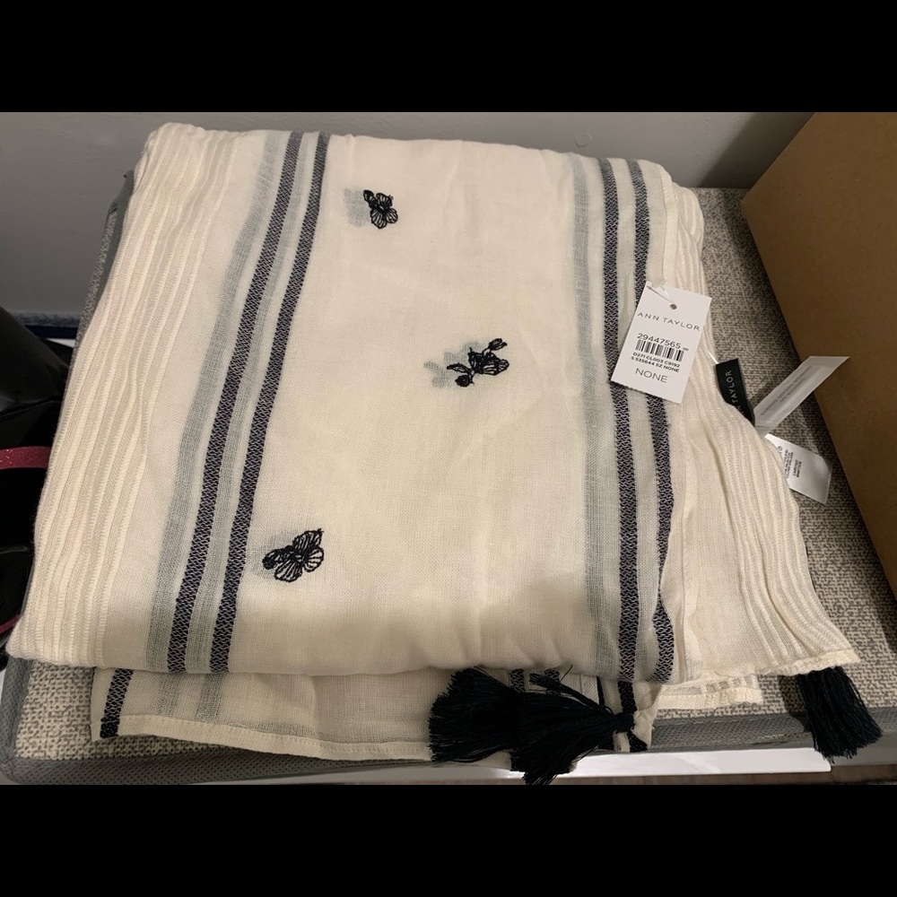 Ann Taylor Long scarf, brand new.